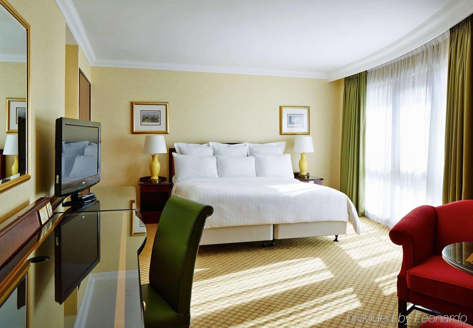 Hotel Delta By Marriott Centre