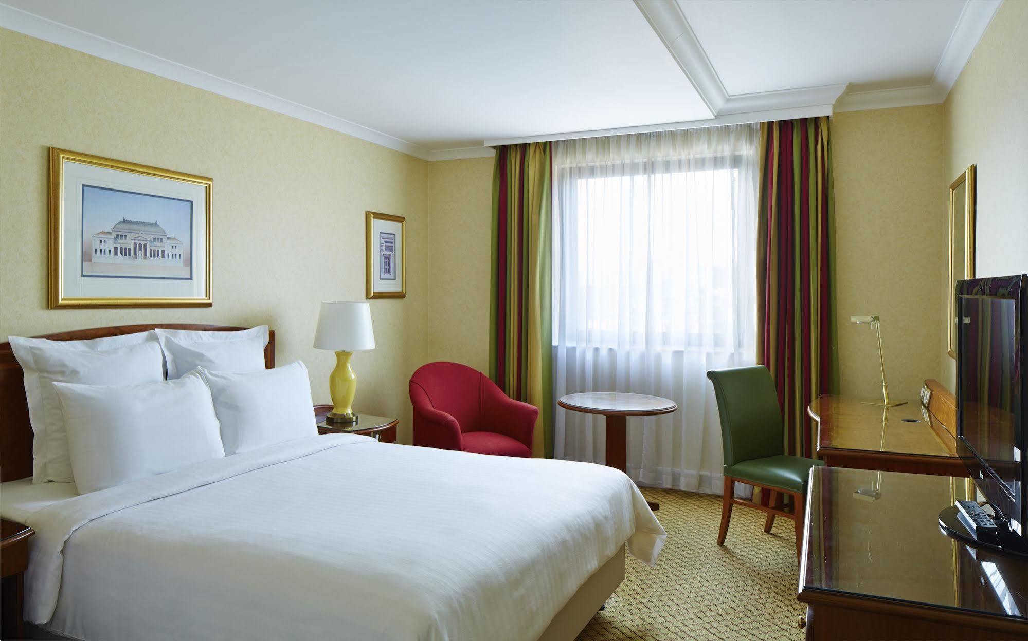 Hotel Delta By Marriott Centre 4*